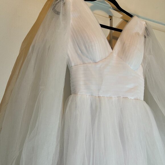 New Tulle Wedding Gown - Picture 8 of 14